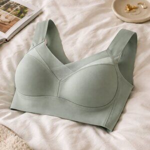 Zenchic Seamless Wireless Bra Lightly Padded Sage Green NWT